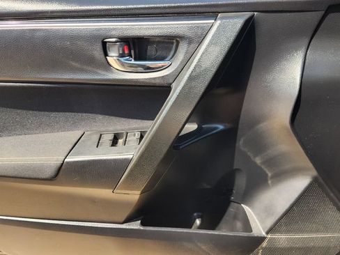 Used 2017 Toyota Corolla LE FWD image 17