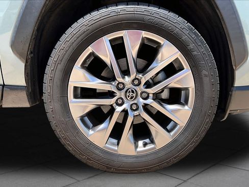 Used 2021 Toyota RAV4 XLE Premium FWD image 11
