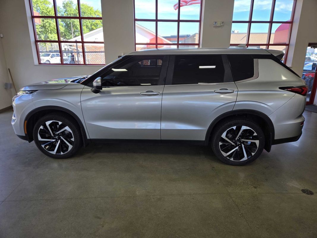 Used 2022 Mitsubishi Outlander ES AWD/4WD image 4