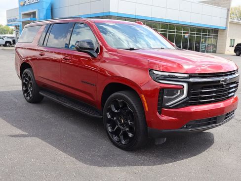New 2026 Chevrolet Suburban RST AWD/4WD image 2