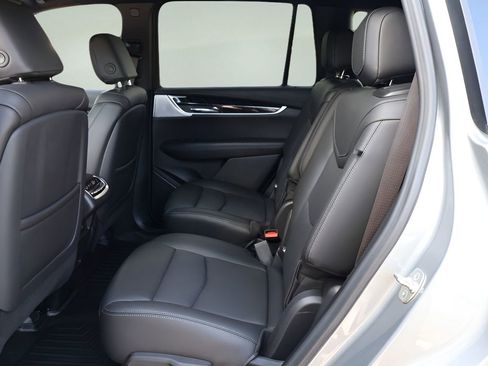 Used 2025 Cadillac XT6 Premium Luxury image 14