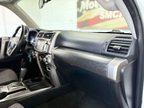 Used 2016 Toyota 4Runner SR5 image 21