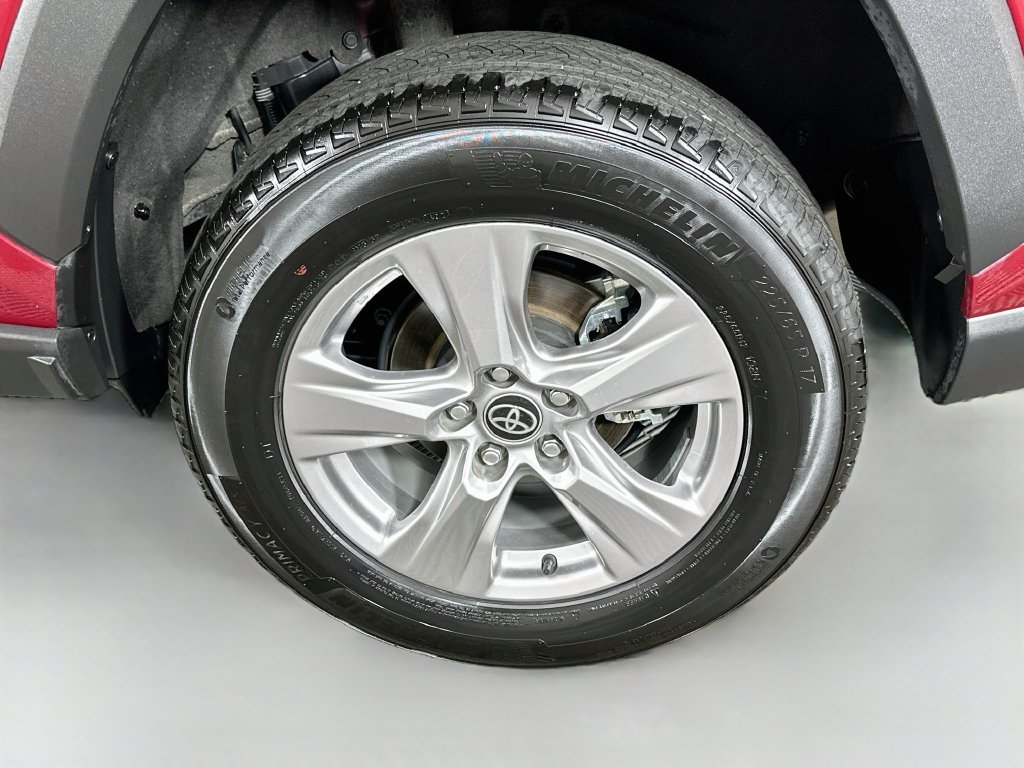 Certified 2025 Toyota RAV4 XLE FWD image 31