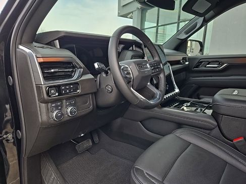 Used 2025 GMC Yukon Denali image 40