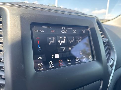 Used 2020 Jeep Cherokee Latitude Plus w/ Cold Weather Group AWD/4WD image 20