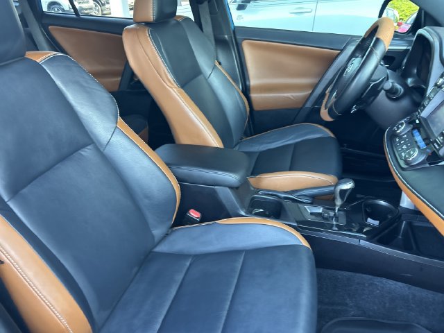 Used 2017 Toyota RAV4 SE FWD image 34