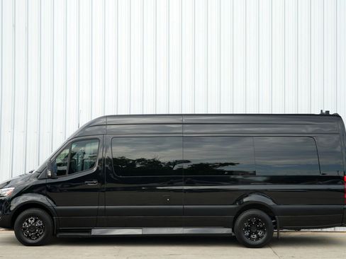 Used 2023 Mercedes-Benz Sprinter 3500 image 9