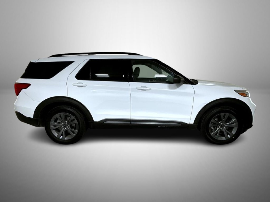 Used 2021 Ford Explorer XLT w/ Equipment Group 202A AWD/4WD image 4