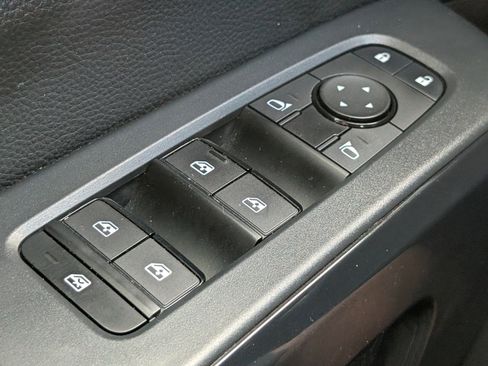Used 2024 Nissan Pathfinder SV FWD image 21