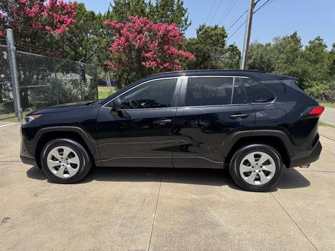 Used 2019 Toyota RAV4 LE FWD image 4