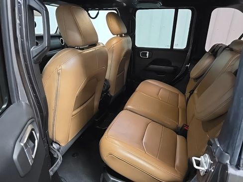 Used 2023 Jeep Wrangler Unlimited Sahara AWD/4WD image 30