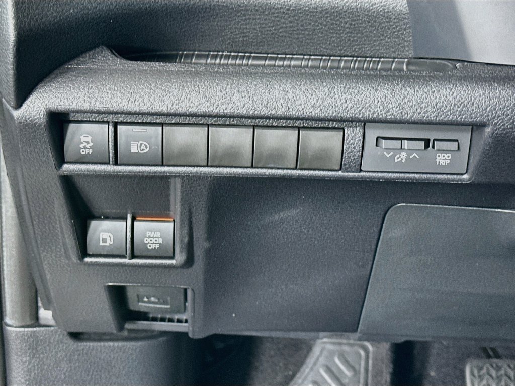 Used 2026 Toyota Sienna XSE FWD image 10