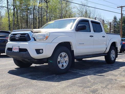 Used 2015 Toyota Tacoma 4x4 Double Cab w/ SR5 Package image 3
