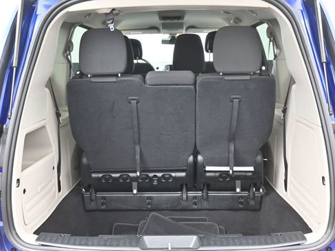 Used 2018 Dodge Grand Caravan SE w/ UConnect Hands-Free Group image 13