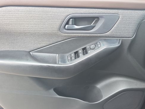 Used 2023 Nissan Rogue S AWD/4WD image 33