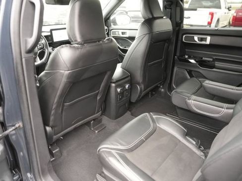 Used 2022 Ford Explorer ST image 11