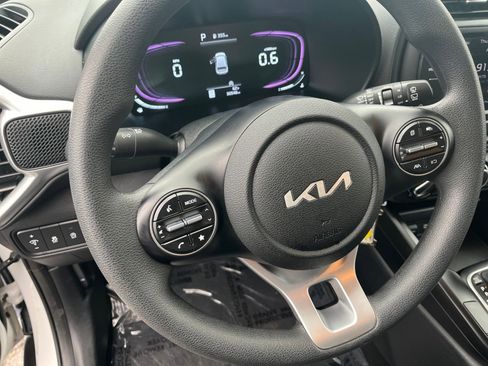 Used 2025 Kia Soul LX w/ LX Technology Package image 28