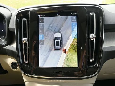 Used 2024 Volvo XC40 B5 Plus w/ Protection Package Premier AWD/4WD image 27