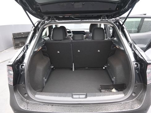 Certified 2025 Nissan Kicks SV image 12