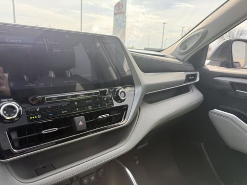 Certified 2021 Toyota Highlander Platinum image 21