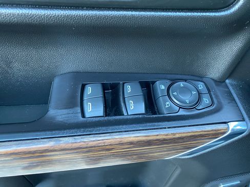 Used 2020 Chevrolet Silverado 1500 High Country w/ Technology Package image 18