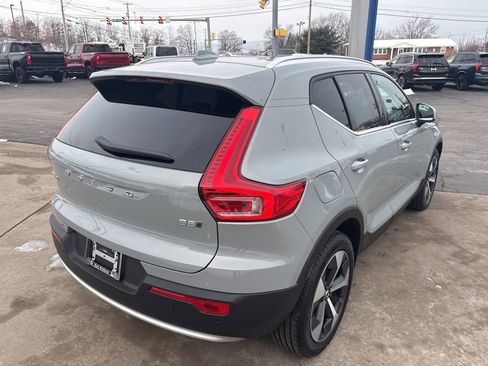 Certified 2025 Volvo XC40 B5 Plus image 5