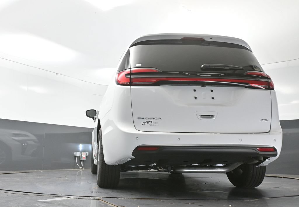 New 2027 Chrysler Pacifica Select w/ Family Tech Group AWD/4WD image 45