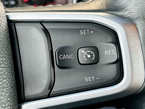 Used 2022 RAM 1500 Big Horn AWD/4WD image 35