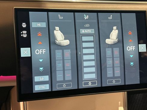 Used 2025 Land Rover Range Rover SV image 23