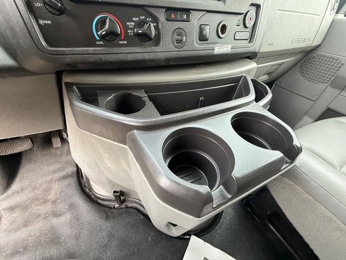 Used 2022 Ford E-350 and Econoline 350 Super Duty image 16