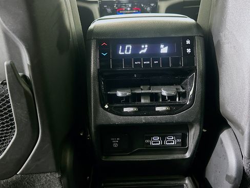 Used 2023 Jeep Grand Cherokee L Laredo AWD/4WD image 28