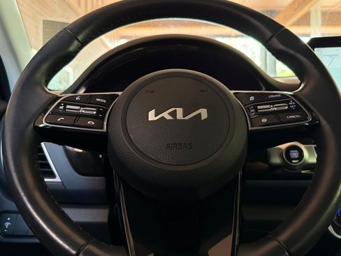 Used 2023 Kia Seltos S w/ Navigation Package AWD/4WD image 32