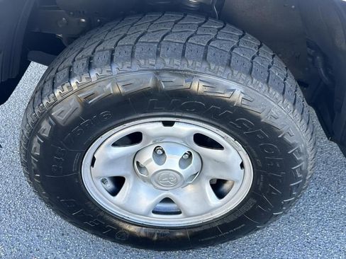 Used 2021 Toyota Tacoma SR w/ SR Convenience Package image 22