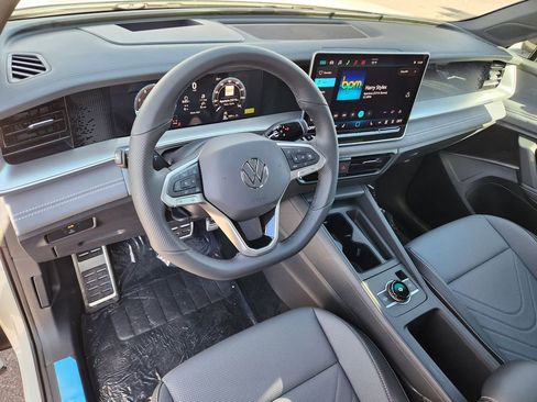 New 2026 Volkswagen Tiguan SE R-Line image 9