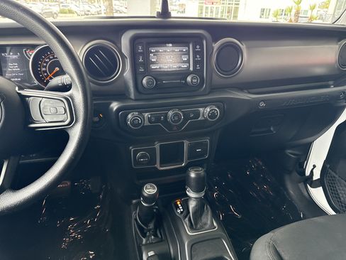 Used 2018 Jeep Wrangler Unlimited Sport image 32