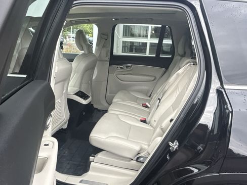 Used 2020 Volvo XC90 T6 Momentum AWD/4WD image 11