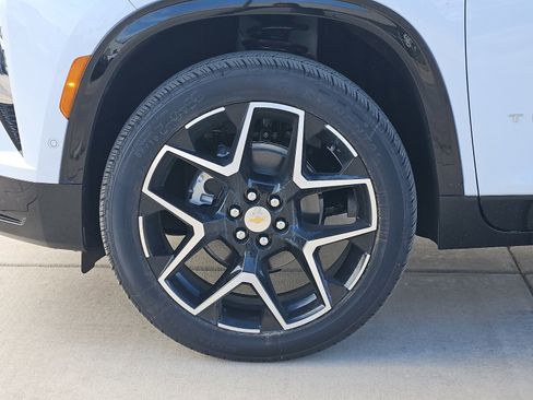 New 2026 Chevrolet Traverse High Country image 9