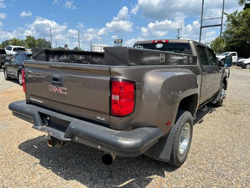 Used 2015 GMC Sierra 3500 SLE w/ SLE Preferred Package AWD/4WD image 4