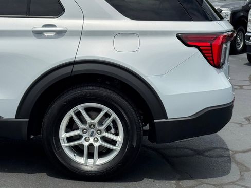 New 2025 Ford Explorer Active image 40