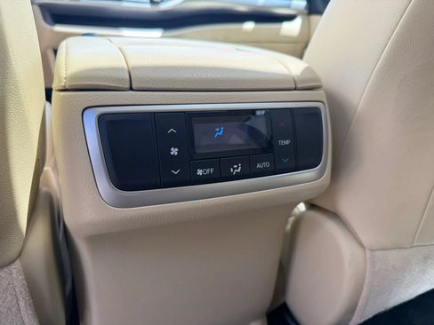 Used 2017 Toyota Highlander XLE w/ Carpet Mat Package AWD/4WD image 28