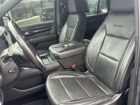 Used 2021 GMC Yukon Denali w/ Denali Premium Package image 11