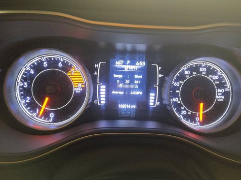 Used 2019 Jeep Cherokee Latitude w/ Cold Weather Group FWD image 23