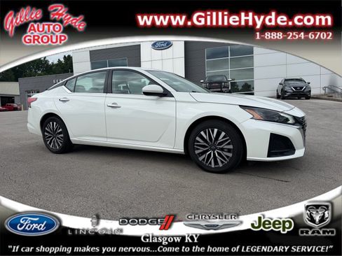 Used 2024 Nissan Altima 2.5 SV w/ SV Premium Package FWD image 1