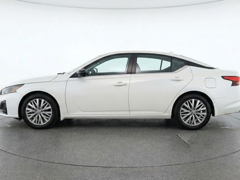 Used 2025 Nissan Altima 2.5 SV FWD image 5