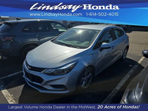 Used 2017 Chevrolet Cruze LT w/ Convenience Package FWD image 2
