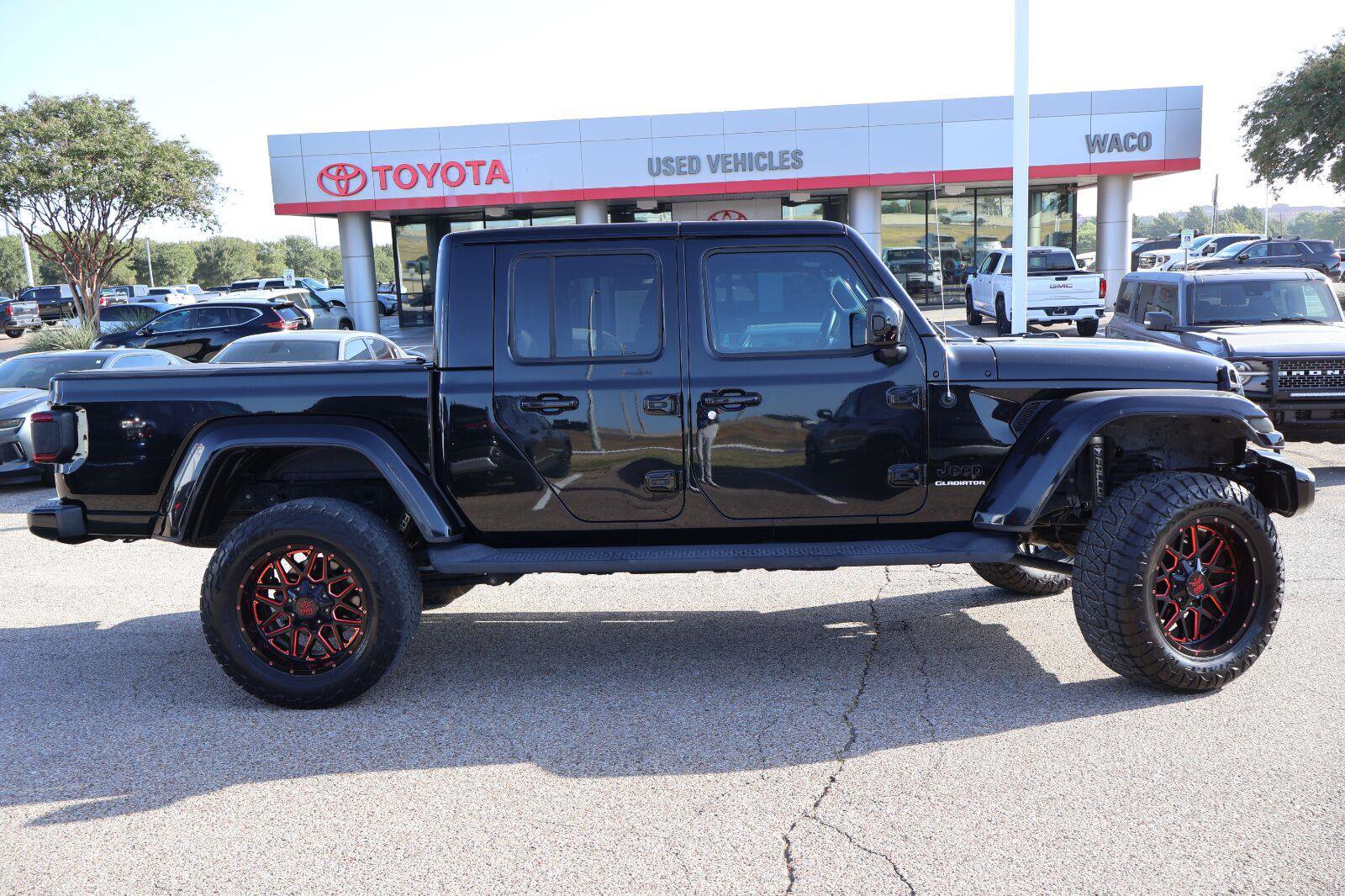 Used 2021 Jeep Gladiator Overland AWD/4WD image 2