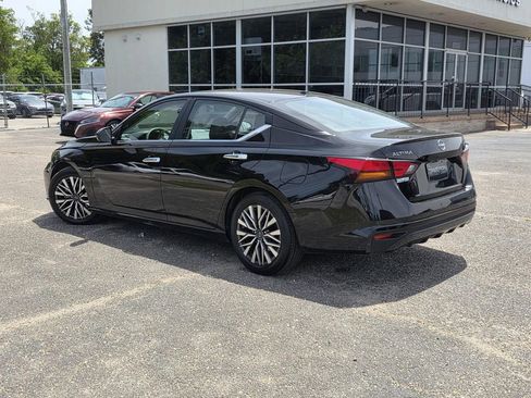 Used 2023 Nissan Altima 2.5 SV FWD image 5