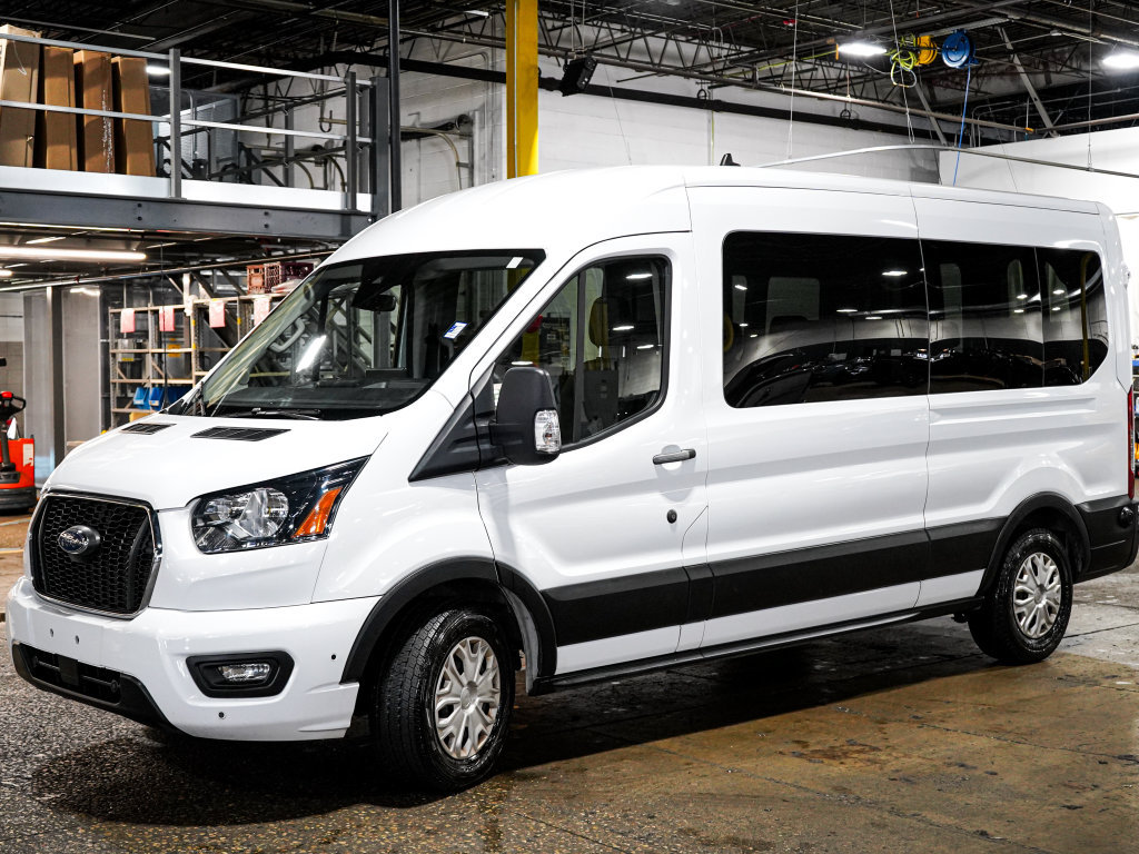 Used 2024 Ford Transit 350 XLT RWD image 4