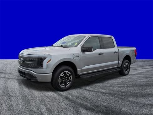 Certified 2023 Ford F150 Lightning XLT AWD/4WD image 8