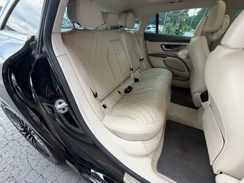 Used 2022 Mercedes-Benz EQS 580 4MATIC Sedan image 32